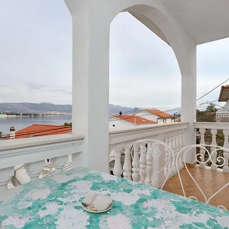 Apartamento Lacic Est