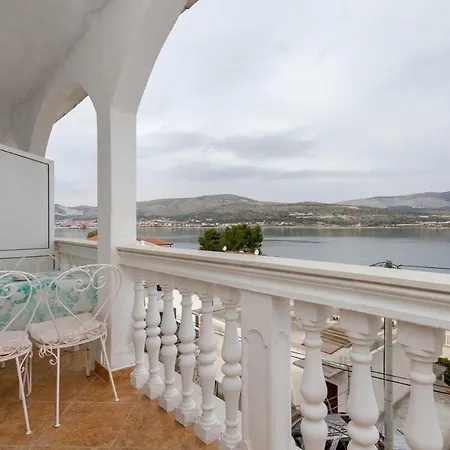 Lacic Est Apartamento Trogir