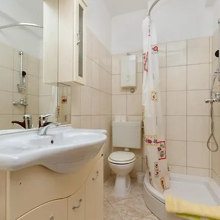 Lacic Est Apartamento *
